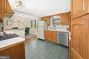 5027 Aberdene, Center Valley, PA 18034 - Photo 6