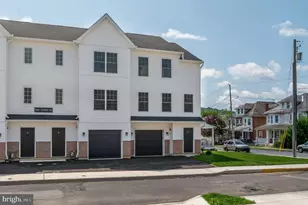 560 Long St, Emmaus, PA 18049 - Photo 2