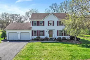 6478 Tupelo Rd, Allentown, PA 18104 - Photo 2