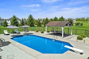 2255 Redwood Dr, Slatington, PA 18080 - Photo 4