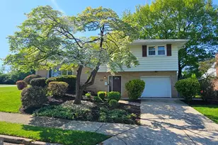1605 Lois Ln, Bethlehem, PA 18018 - Photo 1