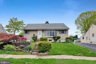1534 Eastwood Dr, Bethlehem, PA 18018 - Photo 1