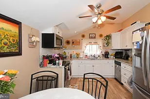910 Fernwood St, Emmaus, PA 18049 - Photo 10