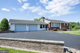 4420 N Sunset Dr, Coopersburg, PA 18036 - Photo 4