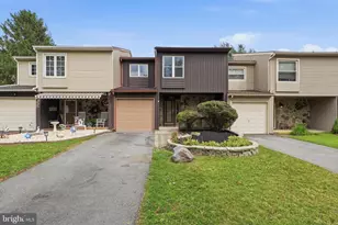 353 Tamarack Dr, Allentown, PA 18104 - Photo 2