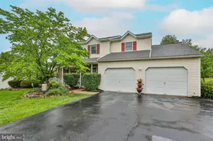 7049 Carriage Dr, Coopersburg, PA 18036 - Photo 2