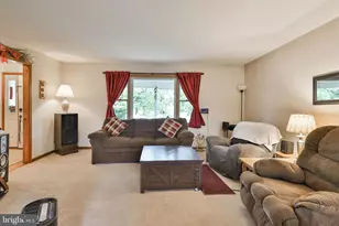 7049 Carriage Dr, Coopersburg, PA 18036 - Photo 8