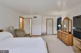 7049 Carriage Dr, Coopersburg, PA 18036 - Photo 18