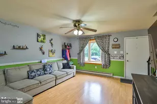 411 E Oxford St, Coopersburg, PA 18036 - Photo 4