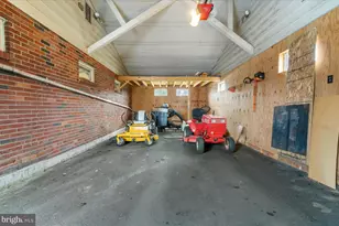 5824 Holiday Dr, Allentown, PA 18104 - Photo 32