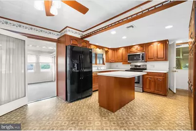5824 Holiday Drive, Allentown, PA 18104 - Photo 6