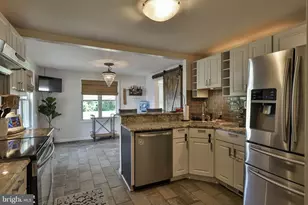 2310 E Woodlawn St, Allentown, PA 18109 - Photo 12