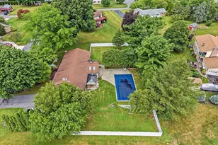 5429 Curtis Dr, Schnecksville, PA 18078 - Photo 2