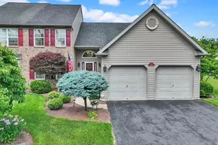 2184 Greenmeadow Dr, Macungie, PA 18062 - Photo 2