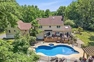 6470 Fawn Ln, Center Valley, PA 18034 - Photo 8