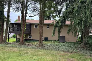 707 W State St, Coopersburg, PA 18036 - Photo 2