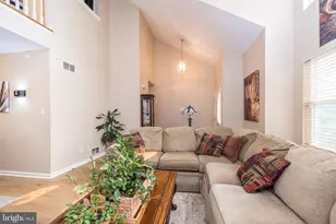 310 Oxford Pl, Macungie, PA 18062 - Photo 2