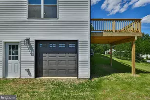 2212 Skyline Dr, Slatington, PA 18080 - Photo 10