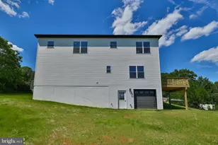 2212 Skyline Dr, Slatington, PA 18080 - Photo 4