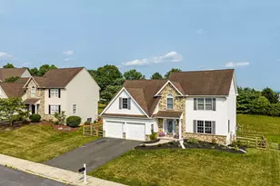 5121 Cassidy Dr, Schnecksville, PA 18078 - Photo 2