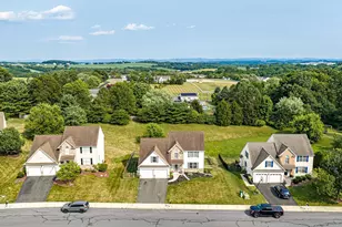 5121 Cassidy Dr, Schnecksville, PA 18078 - Photo 4