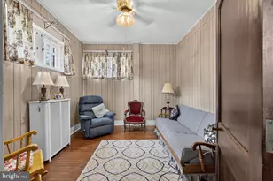 821 N Bishopthorpe St, Fountain Hill, PA 18015 - Photo 8