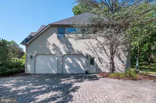 4807 Leeds Ct, Center Valley, PA 18034 - Photo 4