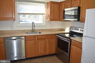1604 Shenandoah Ct, Allentown, PA 18104 - Photo 2