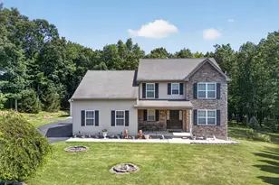 2199 Acorn Ct, Slatington, PA 18080 - Photo 2