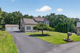 2199 Acorn Ct, Slatington, PA 18080 - Photo 4