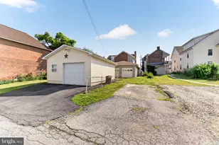 28 S 5th St, Emmaus, PA 18049 - Photo 2