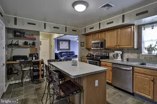 5016 Foxrun Ln, Whitehall, PA 18052 - Photo 18