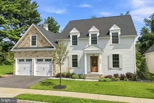 4369 Stonebridge Dr, Bethlehem, PA 18015 - Photo 2