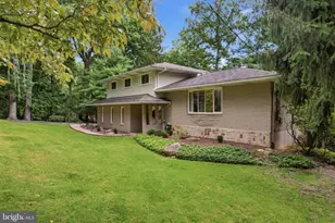 3708 Hawthorne Dr, Center Valley, PA 18034 - Photo 2