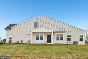 3110 Grantarthur Ct, Whitehall, PA 18052 - Photo 2