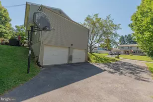1063 Manor Dr, Allentown, PA 18103 - Photo 24