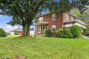 404 N 3rd St, Emmaus, PA 18049 - Photo 2