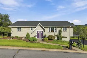 7121 Kingstead Dr, Slatington, PA 18080 - Photo 8