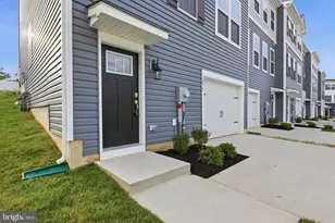 1074 Meadowlark Dr, Fogelsville, PA 18051 - Photo 2