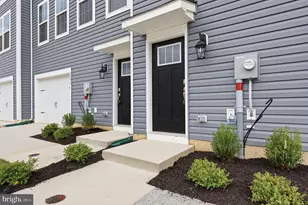 1078 Meadowlark Dr, Fogelsville, PA 18051 - Photo 2