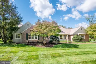 1814 Woodhaven Dr, Allentown, PA 18103 - Photo 2