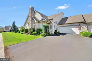 2894 Donegal Dr, Macungie, PA 18062 - Photo 2