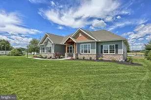 022 Rolling Meadow Rd, Lebanon, PA 17046 - Photo 2