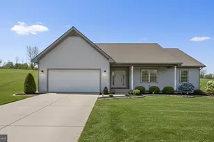 020 Rolling Meadow Rd, Lebanon, PA 17046 - Photo 1