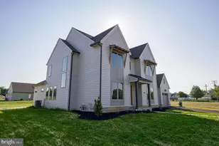 840 Wheatfield Ln, Lebanon, PA 17042 - Photo 2