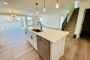 247 Gardenia Ln, Lebanon, PA 17042 - Photo 6