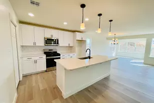 247 Gardenia Ln, Lebanon, PA 17042 - Photo 4