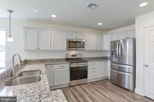 234 Gardenia Ln, Lebanon, PA 17042 - Photo 2