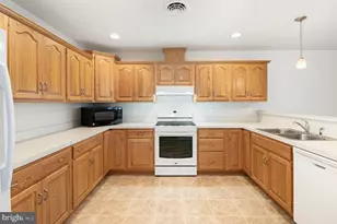 1007 Great Hall Dr, Lebanon, PA 17042 - Photo 10