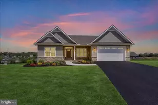 111 Starlight Ln, Lebanon, PA 17046 - Photo 2